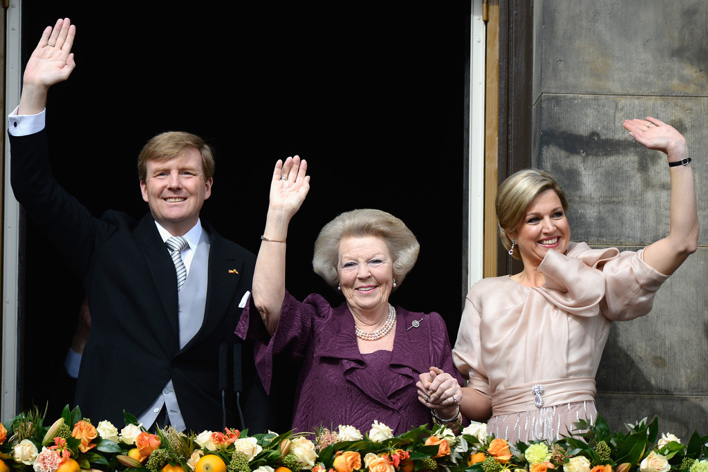 Queens' lives: Balcony appearance after the abdication of Queen Beatrix