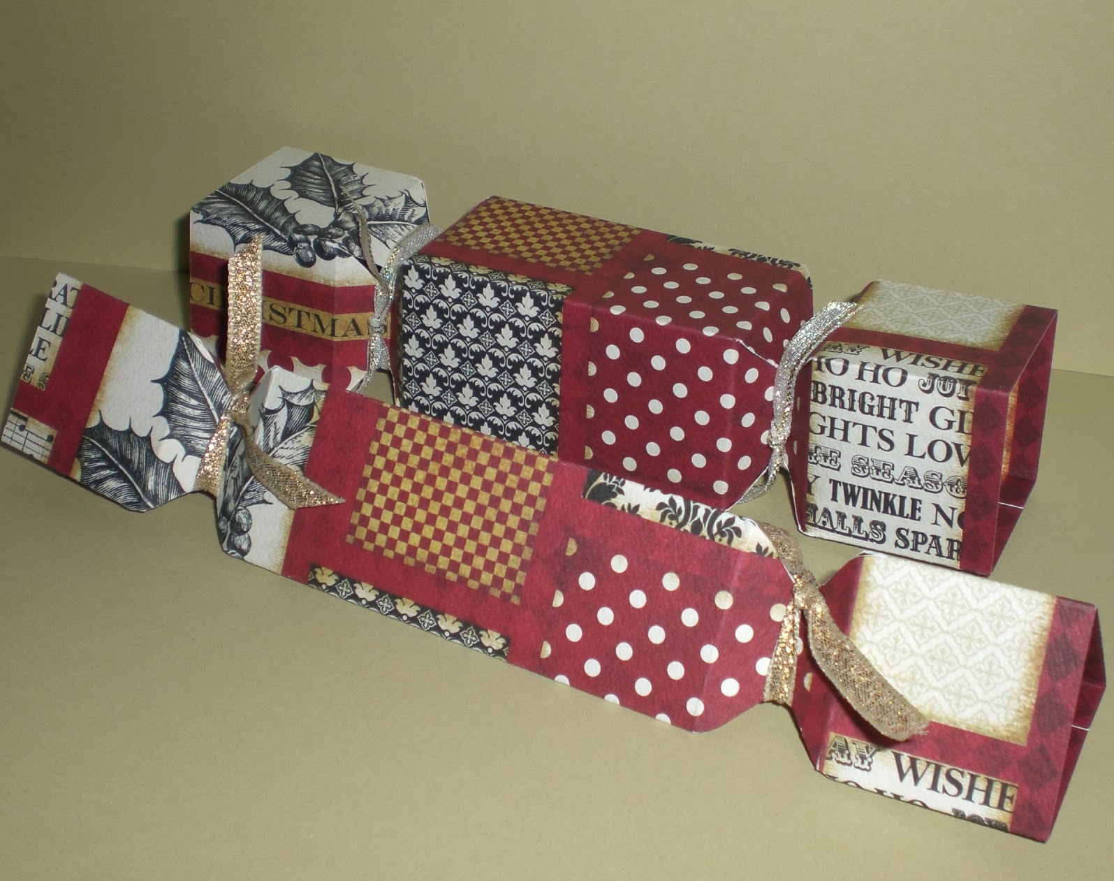 I'm just lovin' it.... Christmas Crackers Stampin' Up Envelope Maker