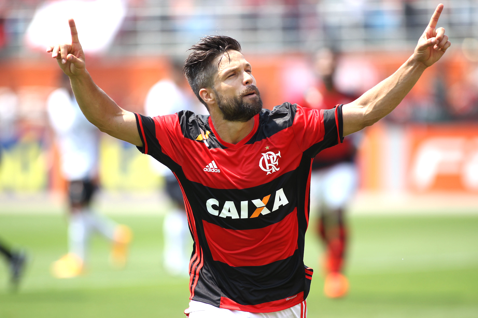 Jogadores do Flamengo trocam socos e ídolo do time saiu machucado