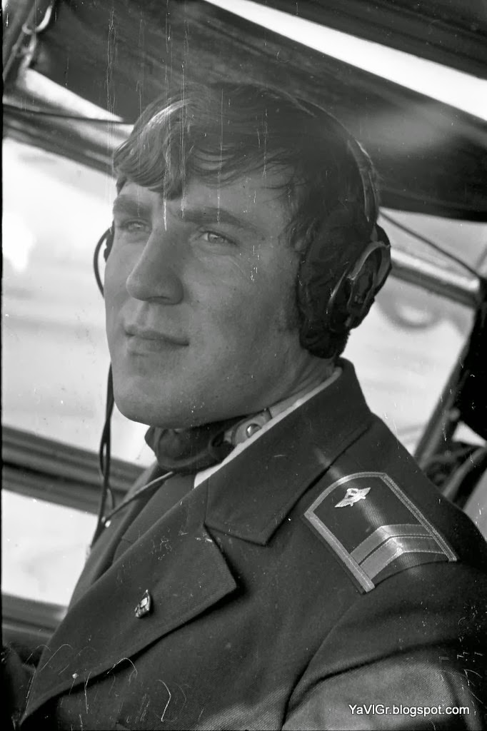 Пилоты повстанцев звездные войны. Пилот х. X-15 самолет. Y wing pilot helmets. Учение пилотов.