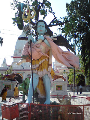 Daksh Prajapati Shiva Temple in Haridwar - Lord Shiva holding His consort Sati