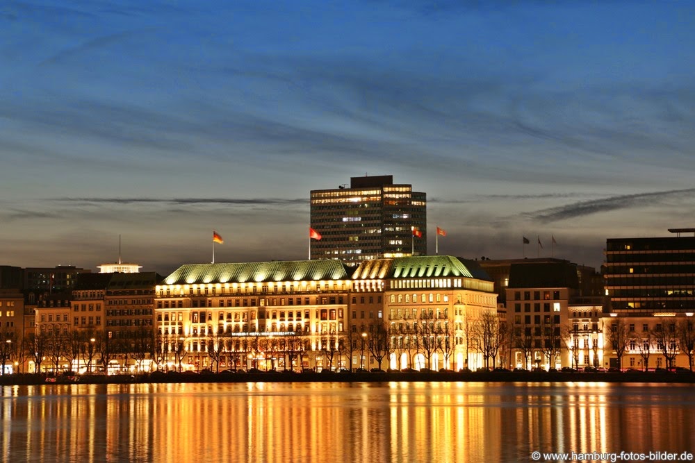 Hotel Vier Jahreszeiten bei Nacht Hotel Vier Jahreszeiten Hamburg an der Binnenalster bei Nacht