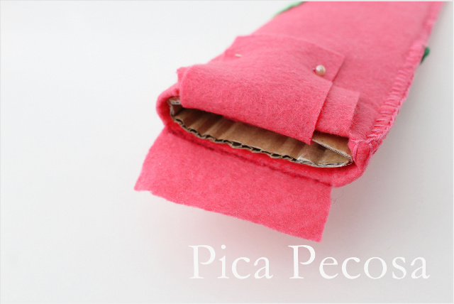 tutorial-hacer-funda-rigida-diy-regla-carton-reciclado-fieltro-paso-6