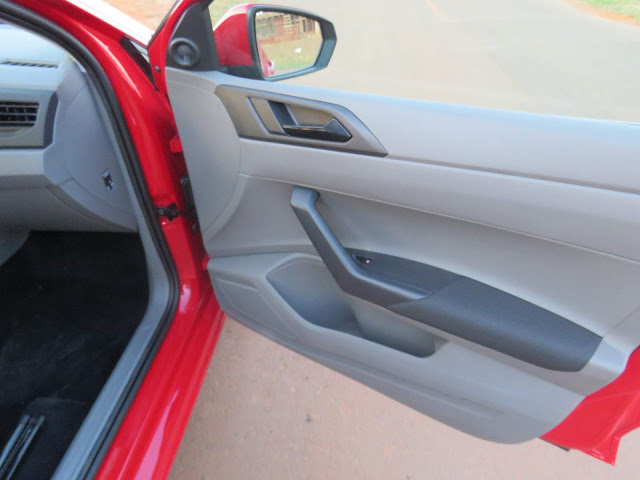Novo VW Polo 2018 - interior - painel de portas