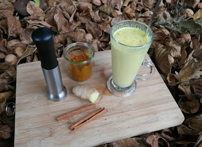 Turmeric Latte (Kurkuma-Paste als Basis, Goldene Milch und Variationen) Turmeric Latte (Kurkuma-Paste als Basis, Goldene Milch und Variationen)