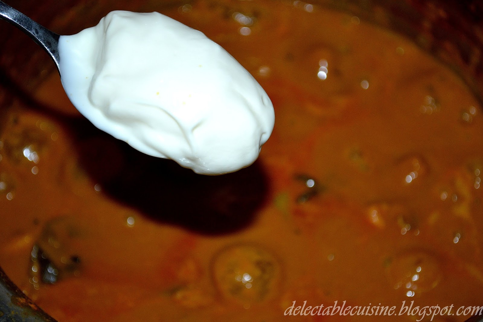 DELECTABLE CUISINE Thick Chicken Curry With Greek Yogurt