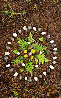 land art wiht plants and stones