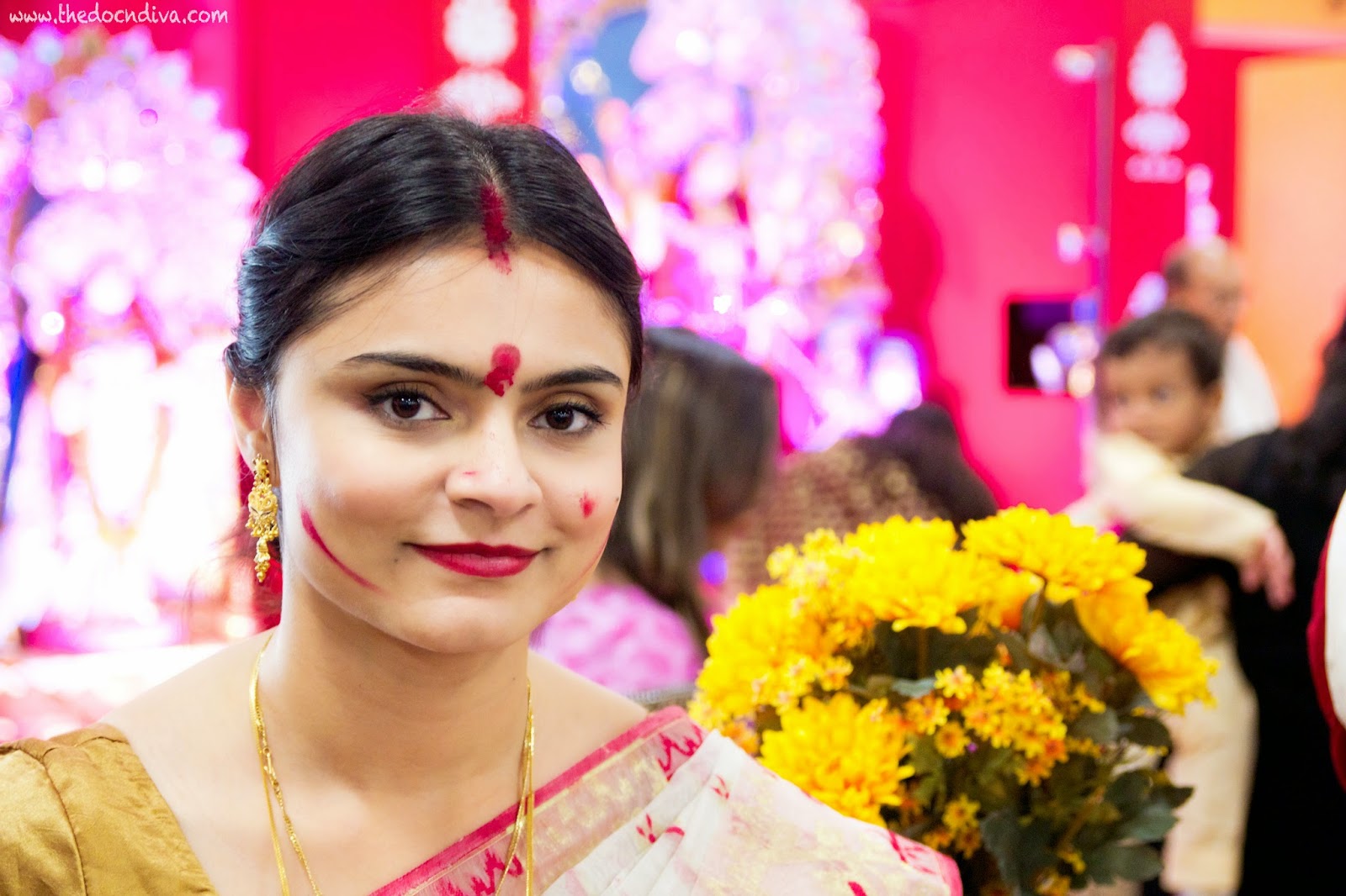How to style a simple Red-White Jamdani Saree: Saree as Outfit of the Day |thedocndiva