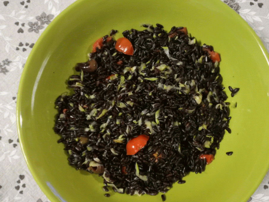 MonnElisa Riso venere con zucchine e pomodorini (ricetta healthy)