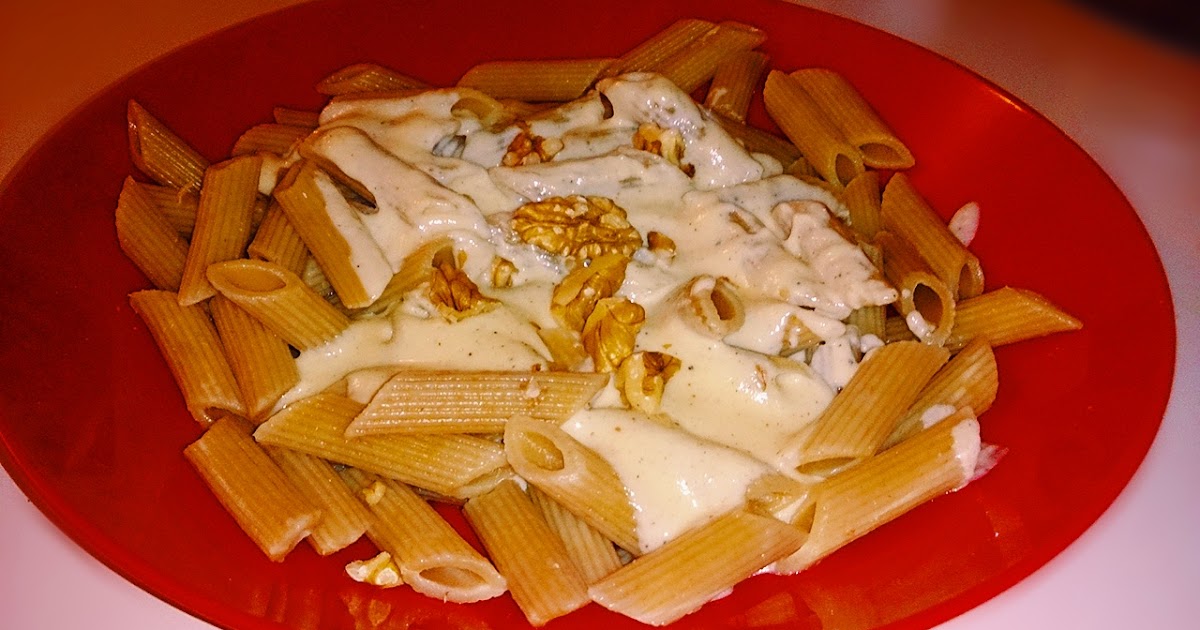 Vollkornnudeln mit Käse-Sahne Soße und Walnüssen