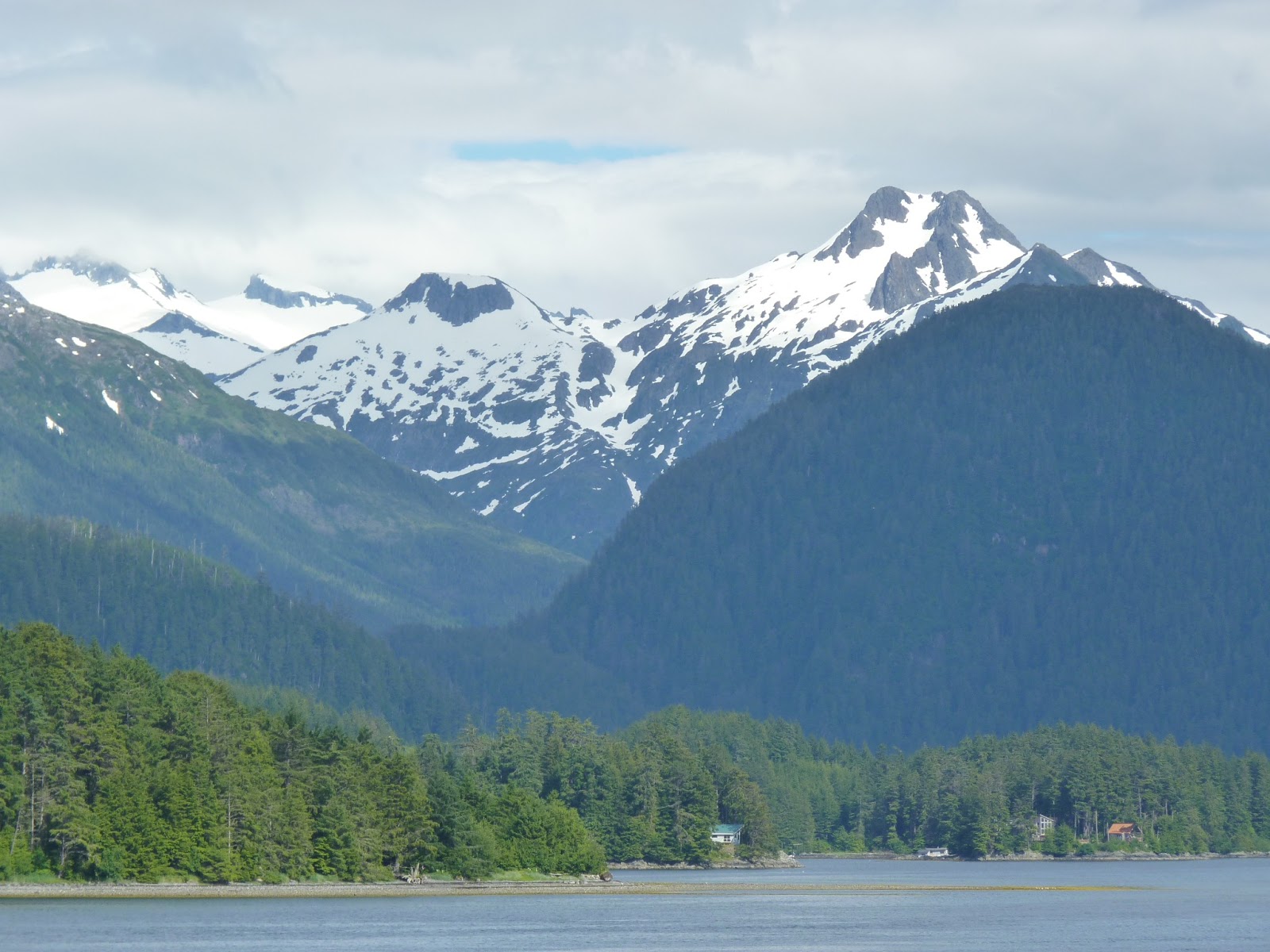 финские горы. гора халти финляндия. зимняя альпийская деревушка швейцария. заальбах-хинтерглемм горнолыжный курорт. гора растекайс лапландия.