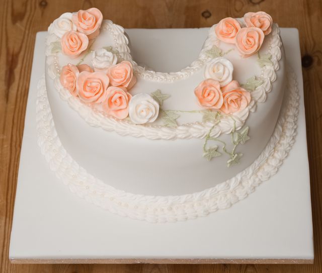 How To Make A Cake Shaped Like A Horseshoe How To Make A Cake Shaped Like A Horseshoe