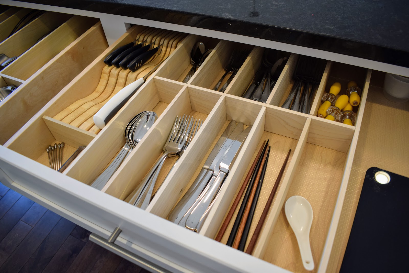 調理器具＆カラトリー用の引き出しの仕切りを作る