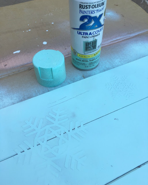 I used scrap wood, paint, and vinyl to make a Rustic Wooden Snowflake Sign.