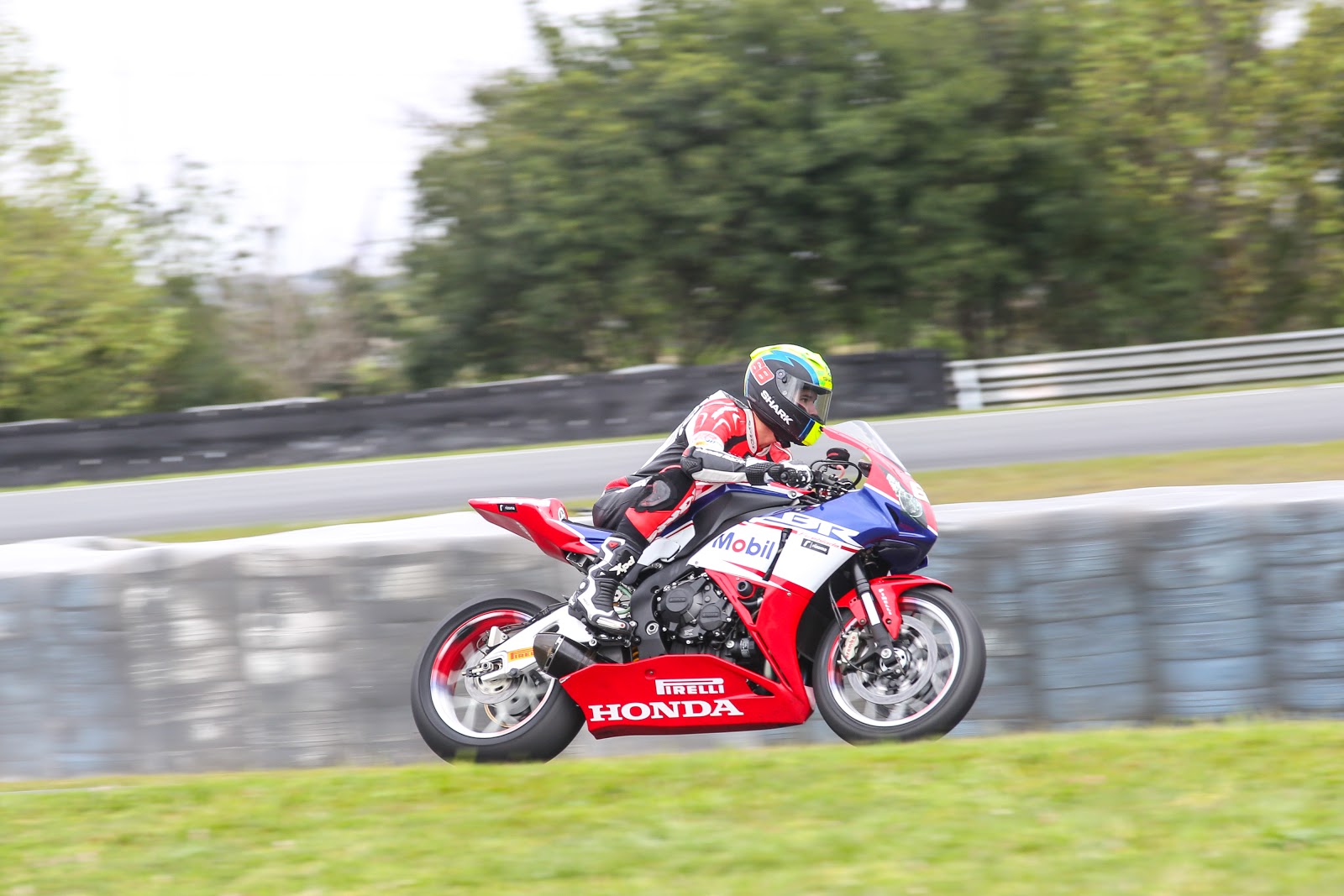 Faustino vence a corrida em Cascavel e consegue assegurar título da  SuperBike