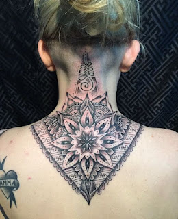 Tatuaje de Mandala en la espalda