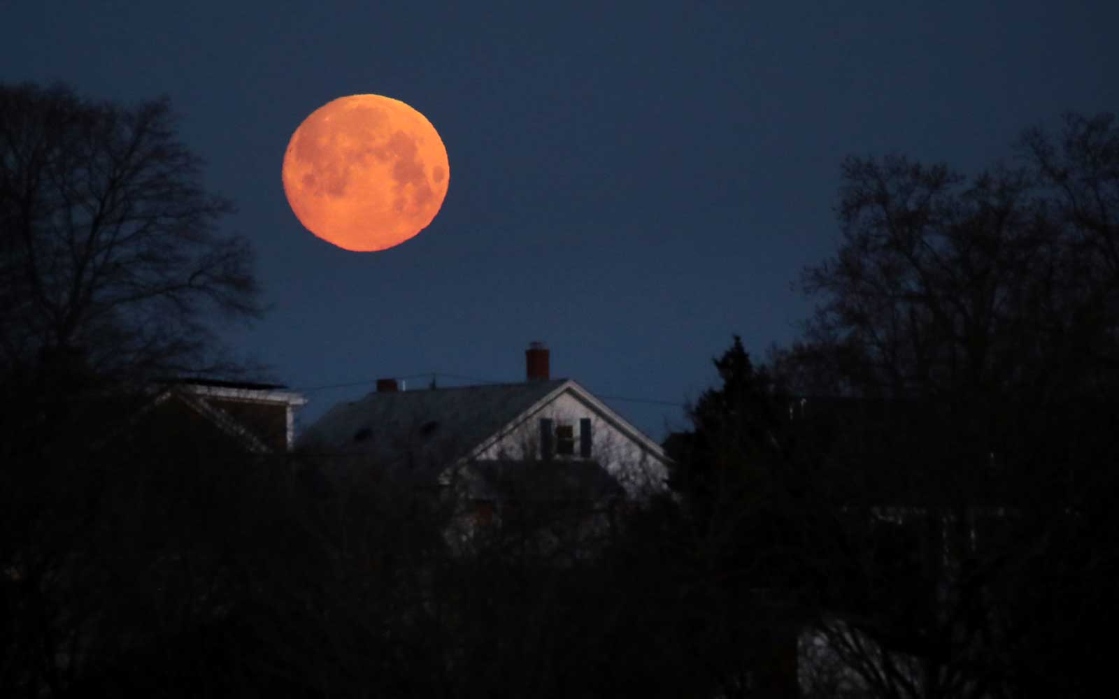Malam Ini Super Worm Moon Akan Hiasi Langit Indonesia Malam Ini Super Worm Moon Akan Hiasi Langit Indonesia