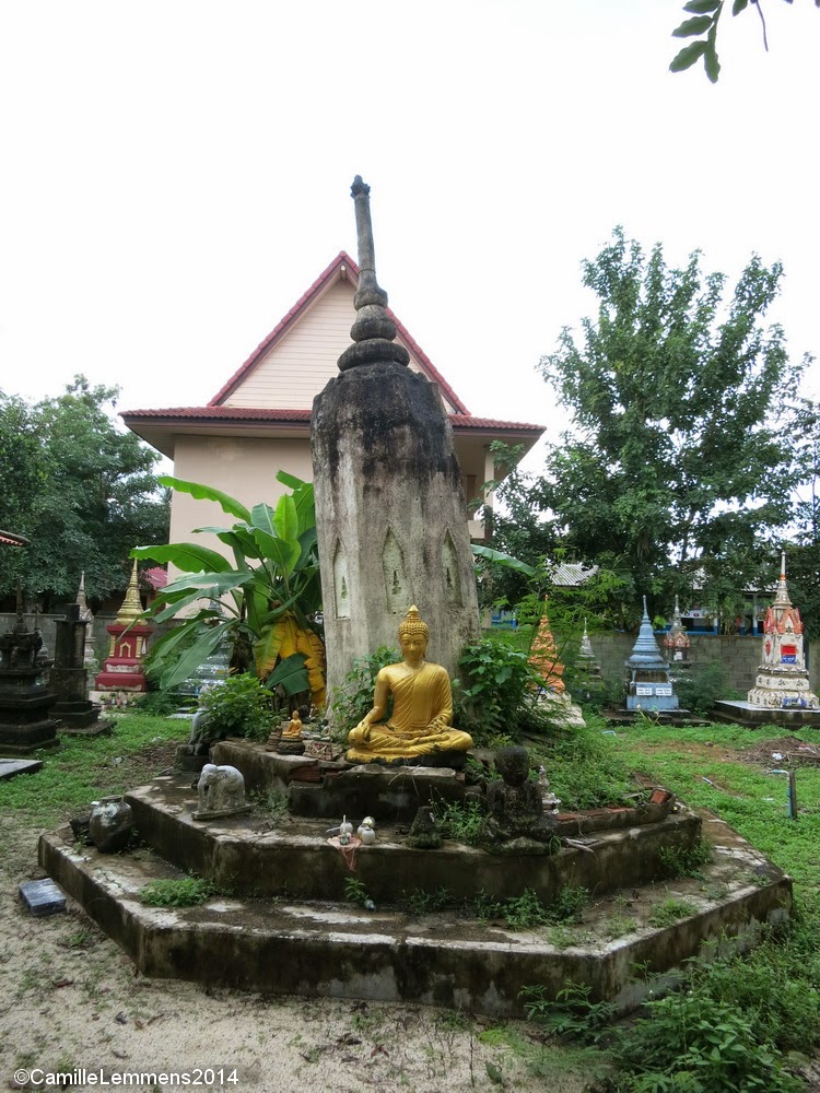 Buddha statue at Wat Nara Charoen Suk in Lipa Noi