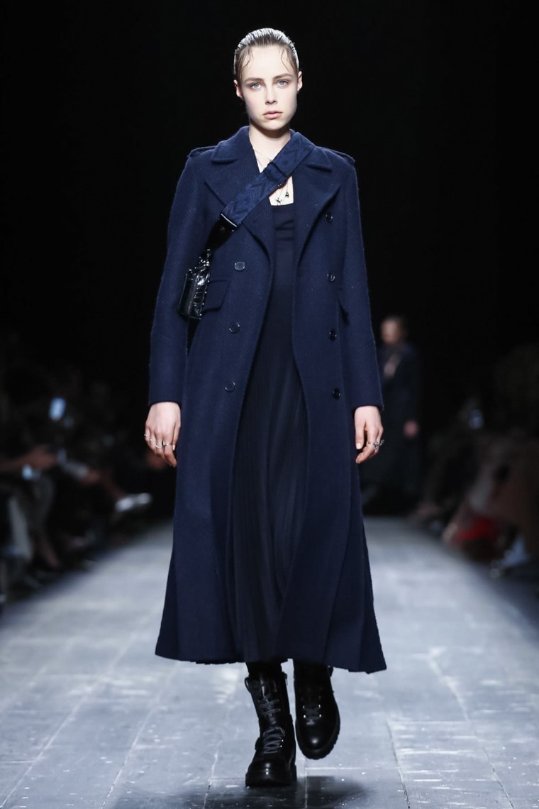 Valentino Fall/Winter 2016-2017 RTW PFW valentino-fall-winter-2016-2017-collection-paris-fashion-week, valentino-fall-winter-2016-2017, valentino-fall-winter-2016, valentino-fall-winter-2017, valentino-fall-winter, valentino-fall, valentino-fall-2016, valentino-fall-2017, valentino-fall-2016-2017, valentino-automne-hiver, valentino-automne-hiver-2016-2017, valentino-automne-hiver-2016, valentino-automne-hiver-2017, paris-fashion-week-2017, du-dessin-aux-podiums, dudessinauxpodiums