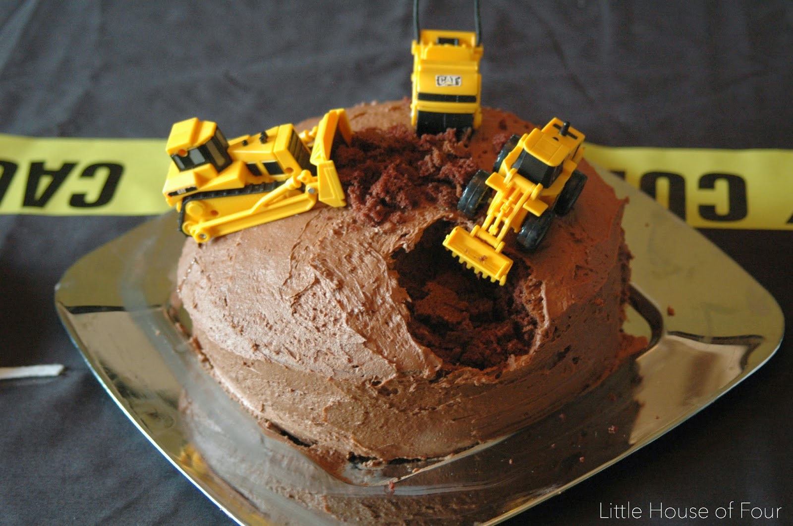 Quick and Easy Construction Birthday Party construction party birthday cake