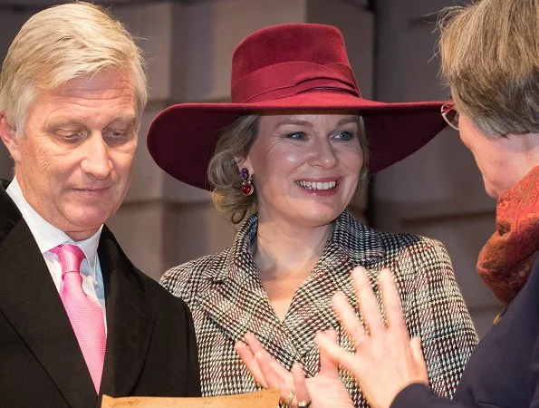 King Philippe and Queen Mathilde welcomed by German President Frank-Walter Steinmeier and his wife Elke Büdenbender. Armani dresscoat