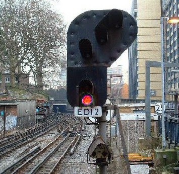 A Tube User's Travels: LU Signalling