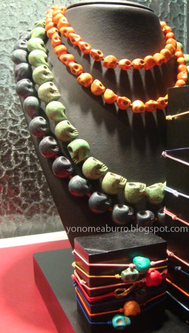 Yonomeaburro: Collares de Isidoro Hernández