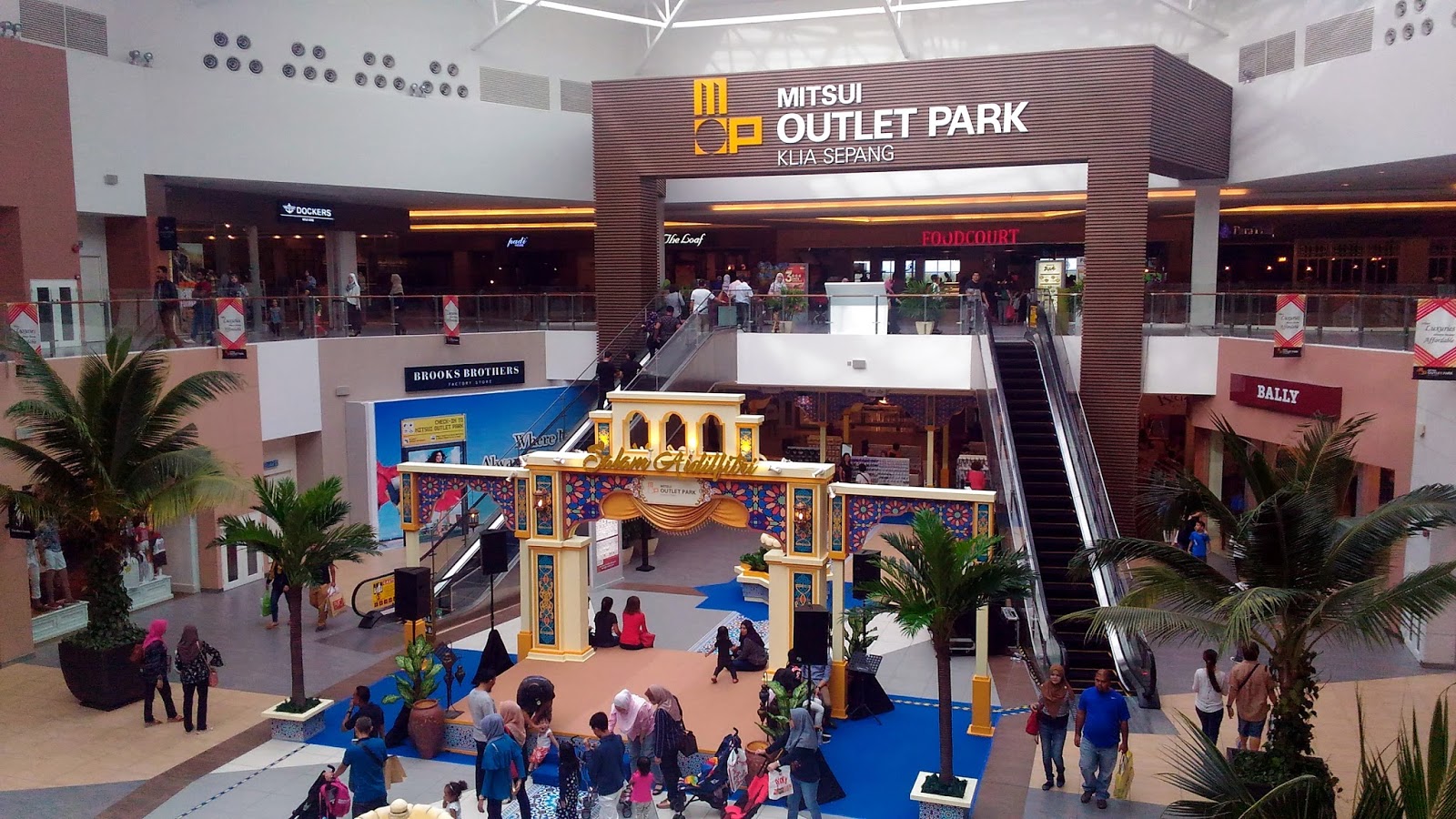 brooks mitsui outlet