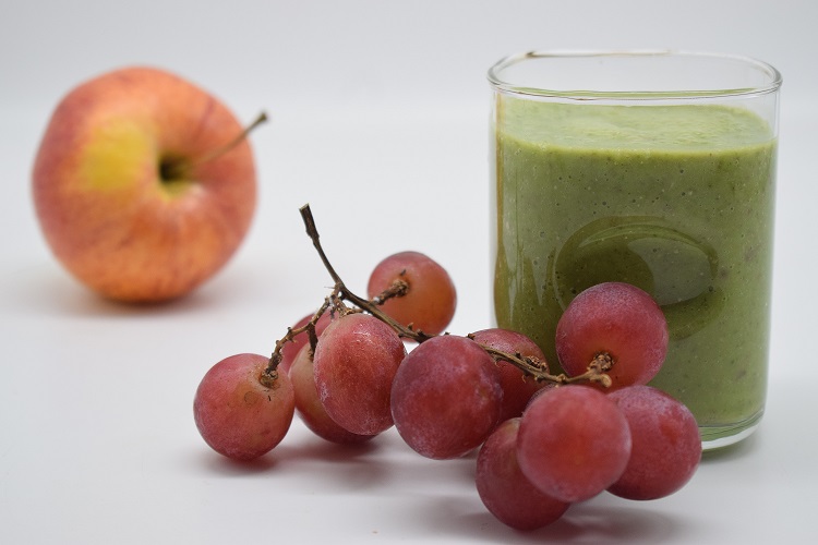Red grapes and apple smoothie for vision and eye health