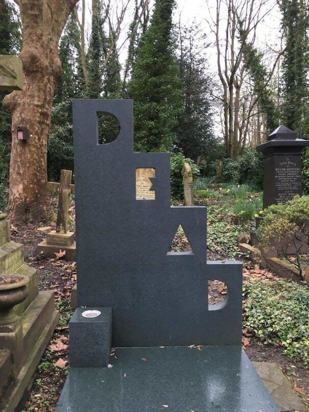 Incredible Tombstones By People With A Brilliant Sense Of Humor