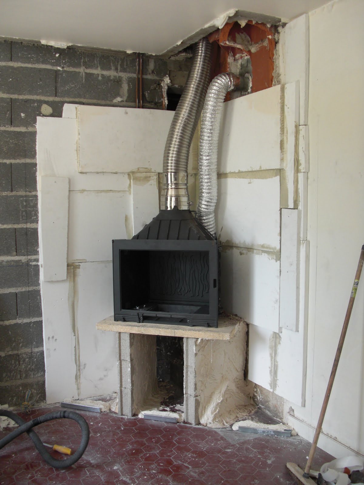 La famille Marteau se retrousse les manches Une cheminée