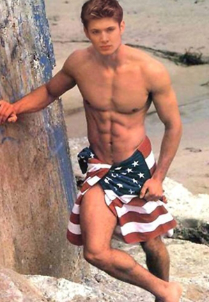 Shirtless Gazing : Jensen Ackles