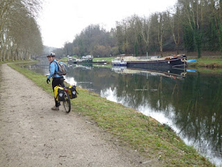 Barcazas en el canal