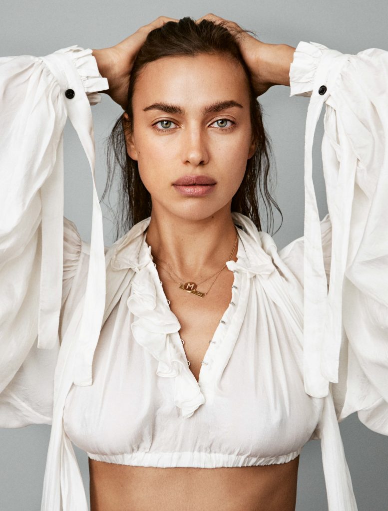 Irina Shayk Sensual Na Vogue Alemã 2018 Tomates Podres