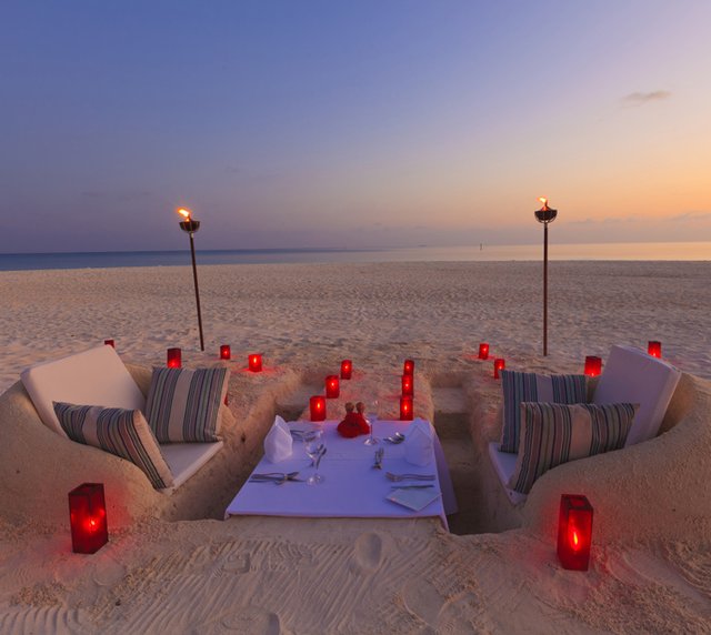 Sand Castle Dining, Velassaru Resort