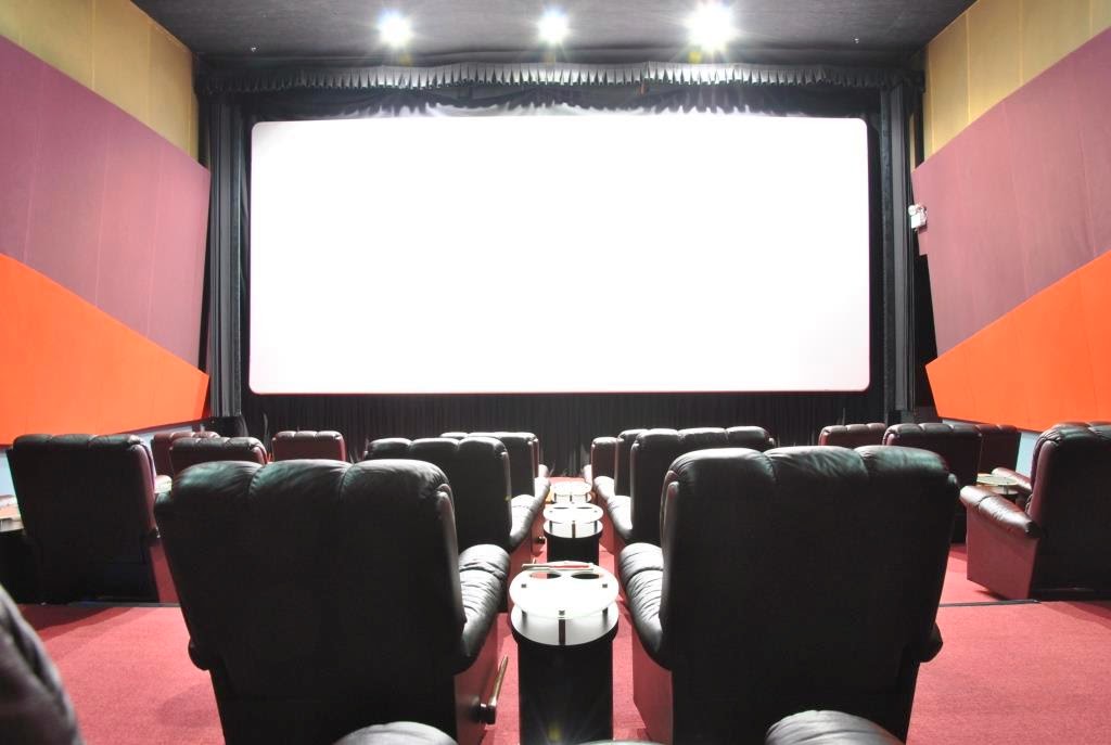Enjoying Wonderful World: The Biggest Director's Club Cinema Branch At SM  City BF Parañaque
