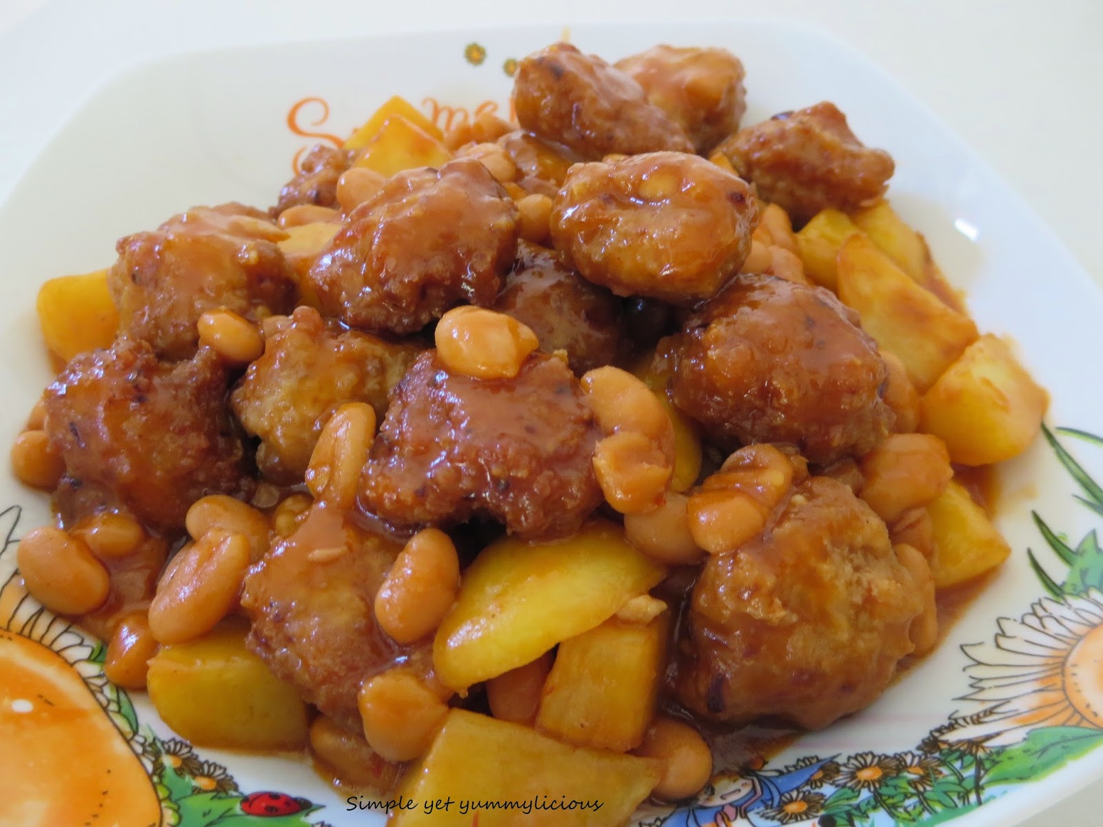 Simple yet yummylicious! Baked beans with meatballs and potatoes