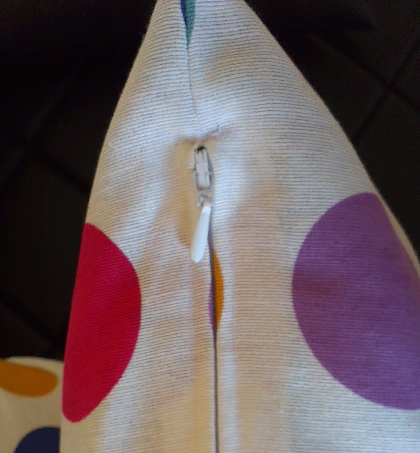 mis nancys, mis peques y yo, funda cojín lunares detalle cremallera escondida