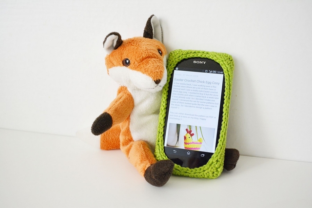 idea ivana crochet smartphone case free crochet pattern