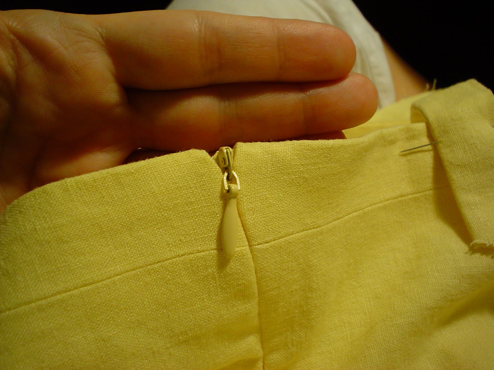 Amanda's Adventures in Sewing Invisible zipper tutorial