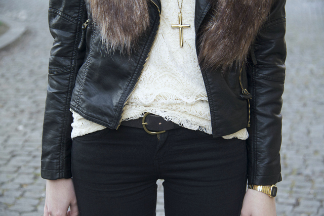 PAVLINA JAGROVA : leather and lace