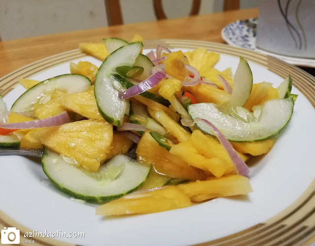 Buka Puasa Rendang Ayam Tua dan Pencuk Nanas Timun - Assalamualaikum ! Bila bulan puasa ni, sibuk nak tayang makanan berbuka kan? Saje buat kenangan, next next Ramadan nanti boleh throwback pulak. Mummy ni, since hari kerja puasa kali ni duduk rumah mak. Memang mak dengan abah je lah yang masak. Sedap-sedap menu mak abah masak. Buka puasa 6 Ramadan baru ni. Mak abah masak Rendang Ayam Tua dan pencuk Nanas Timun (Jelatah). Buka Puasa Rendang Ayam Tua dan Pencuk Nanas Timun (Jelatah) Buka Puasa Rendang Ayam Tua dan Pencuk Nanas Timun - Assalamualaikum ! Bila bulan puasa ni, sibuk nak tayang makanan berbuka kan? Saje buat kenangan, next next Ramadan nanti boleh throwback pulak. Mummy ni, since hari kerja puasa kali ni duduk rumah mak. Memang mak dengan abah je lah yang masak. Sedap-sedap menu mak abah masak. Buka puasa 6 Ramadan baru ni. Mak abah masak Rendang Ayam Tua dan pencuk Nanas Timun (Jelatah). Buka Puasa Rendang Ayam Tua dan Pencuk Nanas Timun (Jelatah)