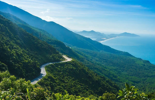 Da Nang to Hue by Car - Travel central Vietnam The-Hai-Van-pass-from-da-nang-to-hue