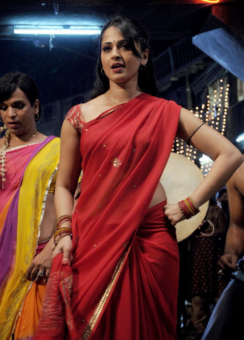 anushka red saree
