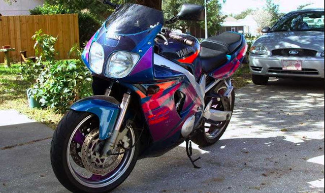 1995 Yamaha FZR600 First Generation