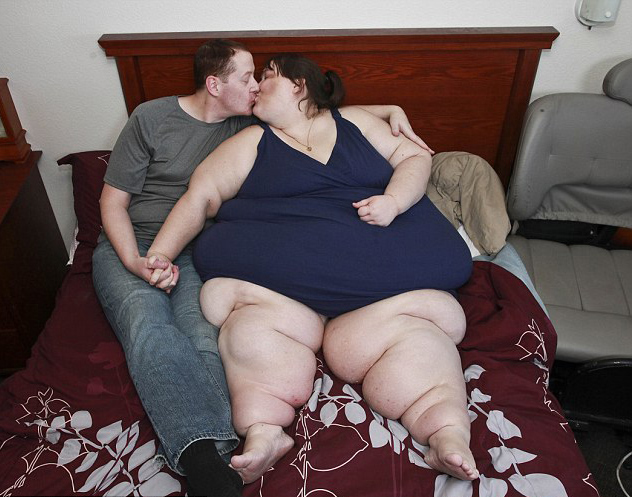Fat-Woman-Kissing.jpg