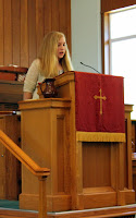 A confirmand is speaking at the pulpit
