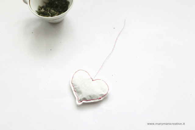 DIY-tea-bags-hearts-marymanicreative DIY-tea-bags-hearts-marymanicreative