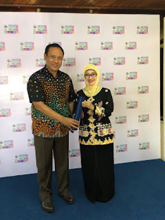 Bupati Indramayu Hj. Anna Sophanah Bupati Indramayu Hj. Anna Sophanah
