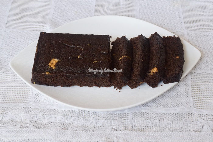 Oreo and Peanut Butter Brownie Cake Recipe - ओरियो और पीनट बटर ब्राउनी केक रेसिपी - Priya R - Magic of Indian Rasoi